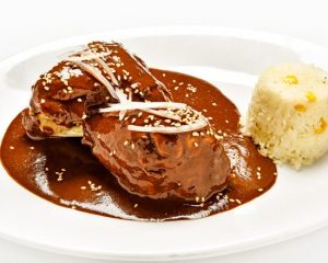 Pollo en mole rojo o poblano