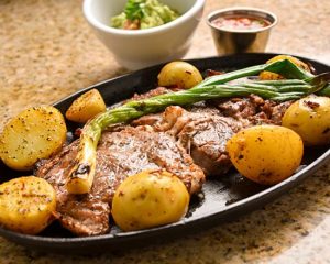 Corte Rib Eye con guarnición