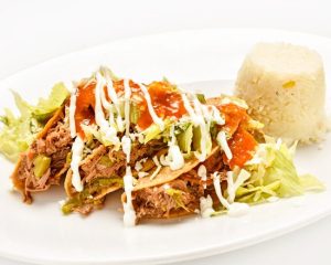 Tacos dorados de pollo o res