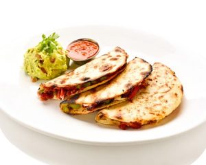 Taquitos de marlín con queso fundido a las brasas